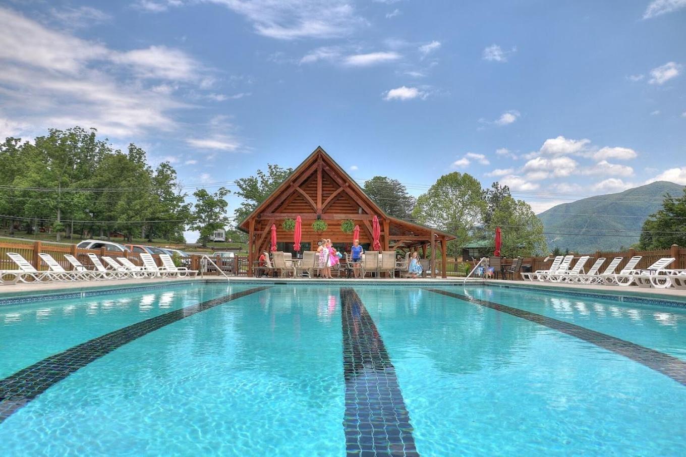Bears Valley Inn: Attraction-Adjacent with Private Pool Club Sevierville Exterior photo